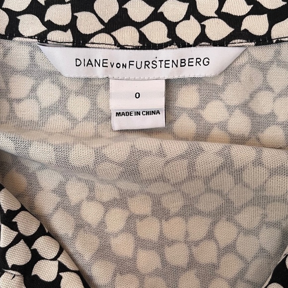 DVF Anna Silk Jersey Shirt Dress in Rose Heart Black, Size 0 - Picture 6 of 13